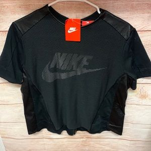 Womens NWT Nike tee